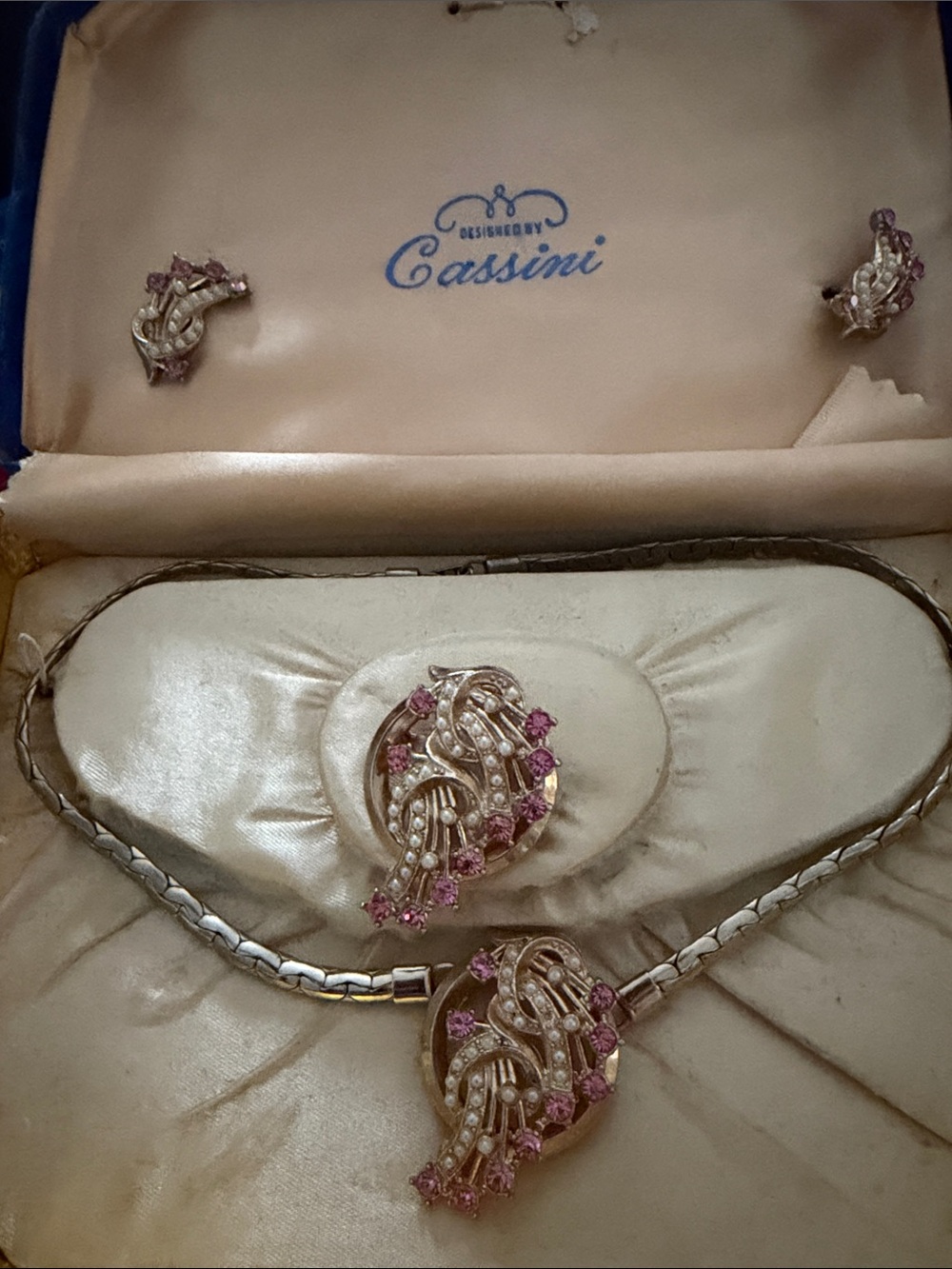 Vintage great condition gold tone Crystal Accent Necklace,brooch& earring set